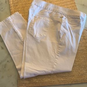 White Bandolino jeans. Straight, slim legs. Pull on with some stretch. 25”